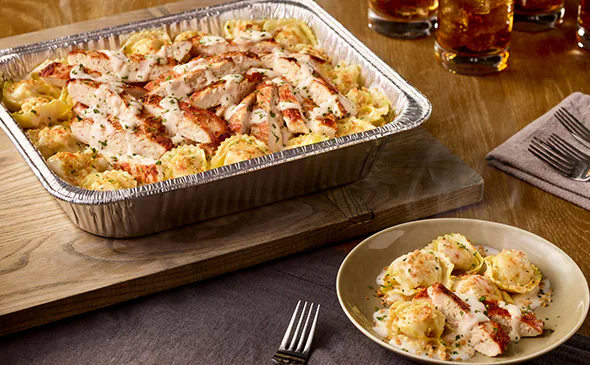 FAMILY-STYLE-MEALS Chicken Tortelloni Alfredo (serves 4 - 6 )