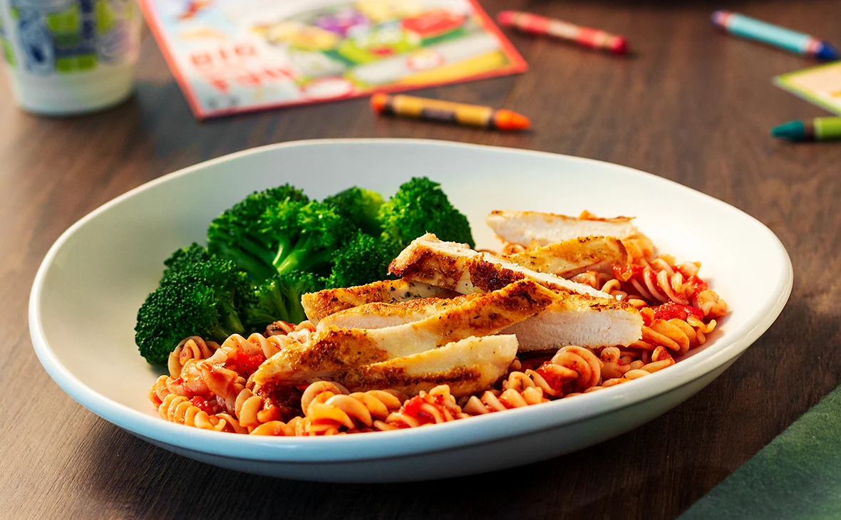 Kids Grilled Chicken with Rotini Pasta & Marinara